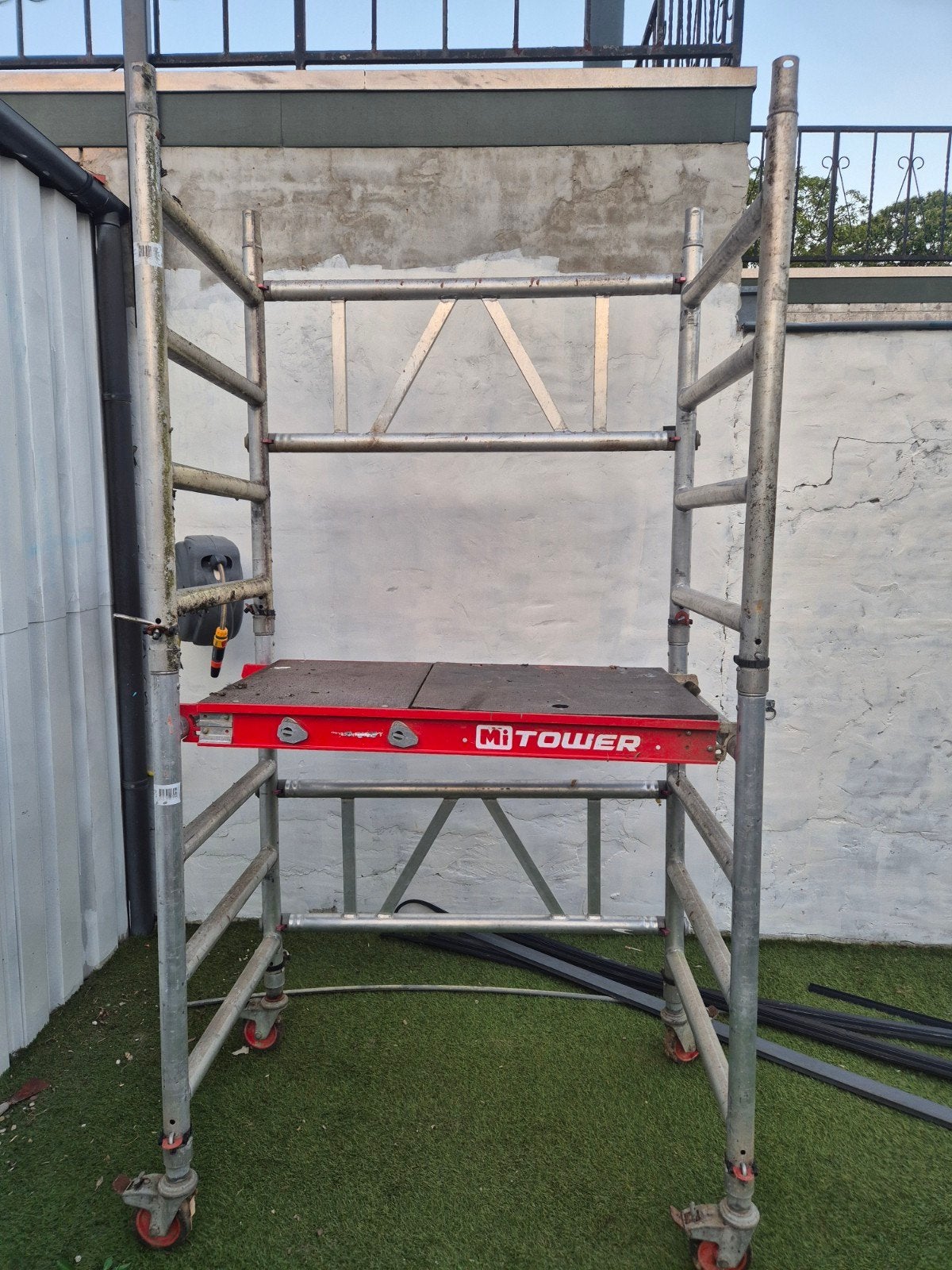 Altrex MiTower rolsteiger - kamer steiger, Doe-het-zelf en Verbouw, Steigers, Gebruikt, Rolsteiger of Kamersteiger, 2 tot 5 meter