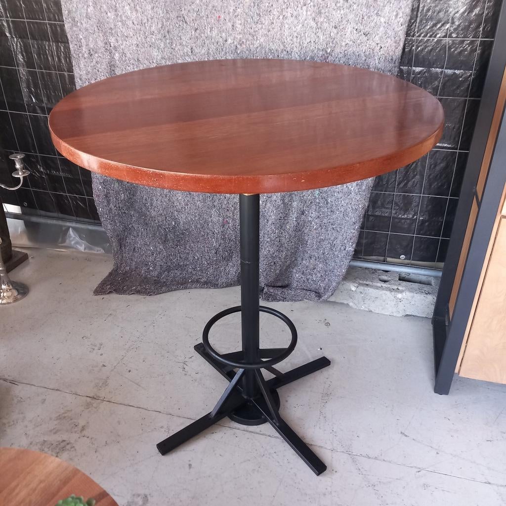Stafafel 110 cm hoog , doorsnee 100 cm ., Ophalen