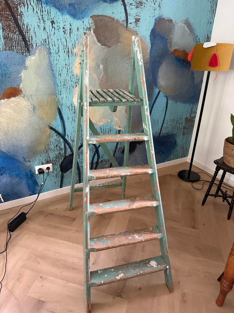 Vintage houten trapje/ladder - decoratief, Gebruikt, Trap, Ophalen of Verzenden, Opvouwbaar of Inschuifbaar
