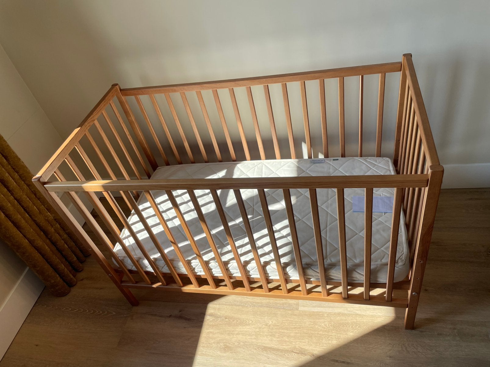 Woodies Stardust vintage ledikant met Twist Natural matras, Kinderen en Baby's, Babywiegjes en Ledikanten, Ophalen, Zo goed als nieuw
