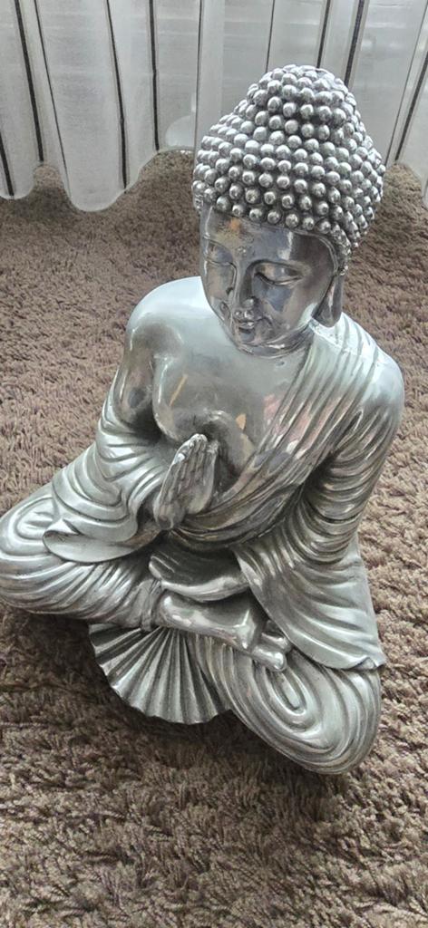 Zilverkleurige Polystone Boeddha Beeld 40x33 cm, Ophalen, Zo goed als nieuw