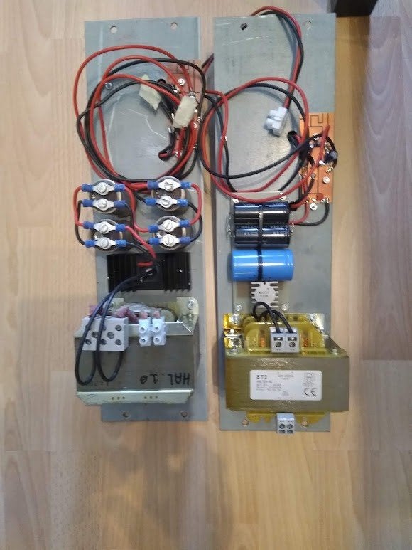 Twee voedingen (12V en 48V) – Geschikt voor 19 inch rack, Ophalen, Gebruikt, Zender en Ontvanger
