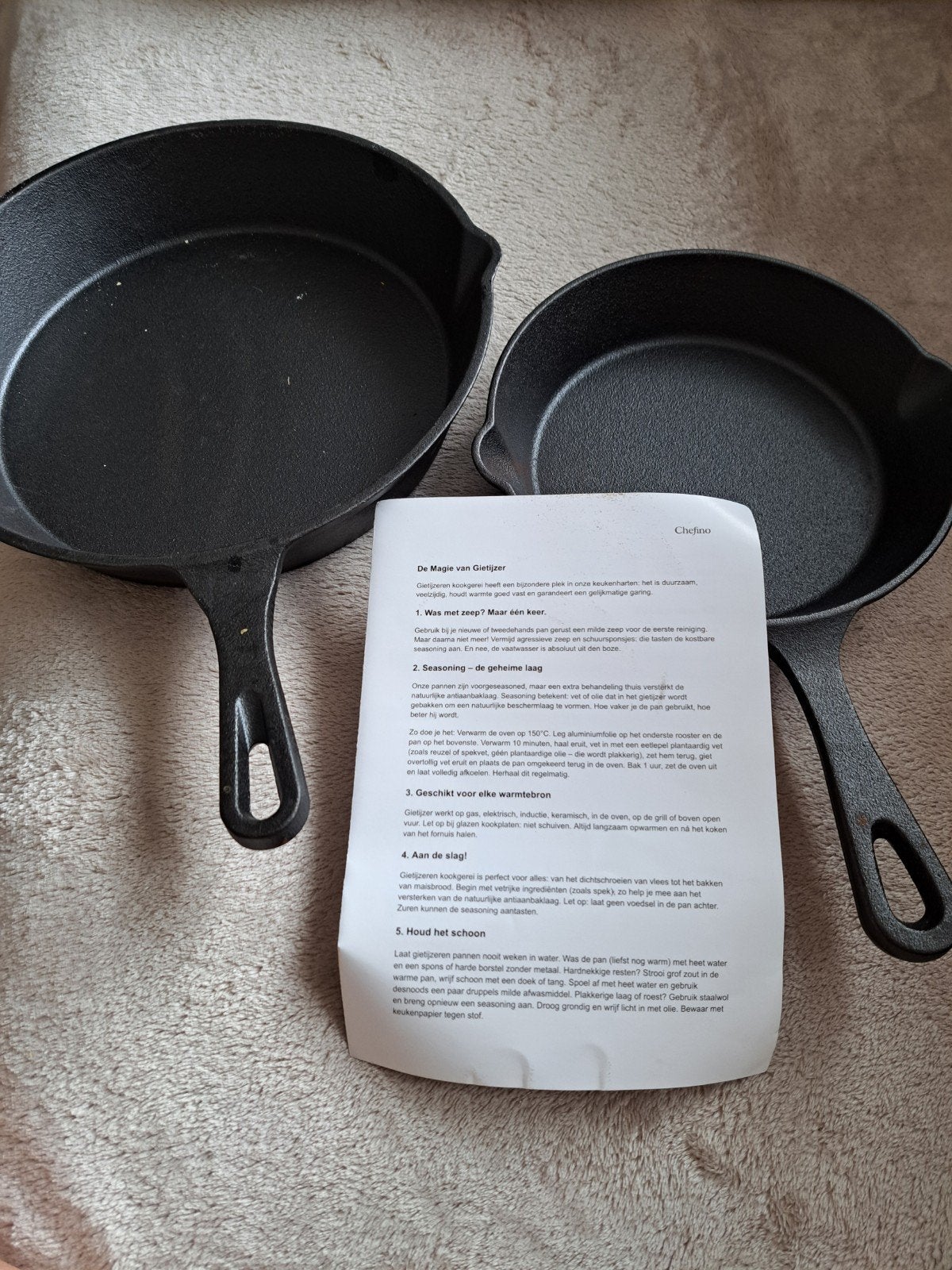 Nog gloednieuwe set gietijzeren koekepannen, Huis en Inrichting, Keuken | Potten en Pannen, Ophalen, Nieuw, Gietijzer, Koekenpan of Braadpan