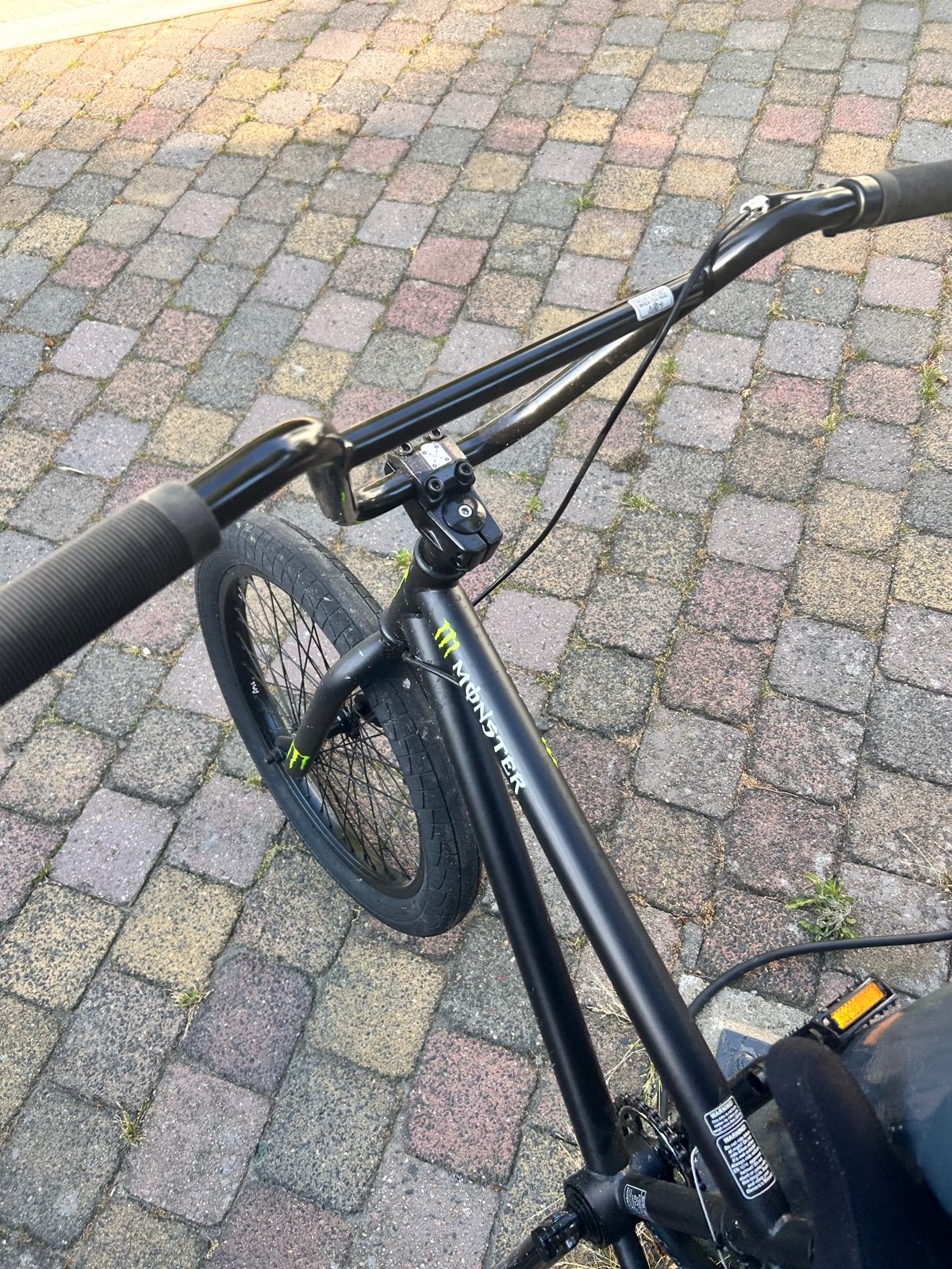 BMX Fiets Monster Energy Zwart - Zo goed als nieuw, Fietsen en Brommers, Fietsen | Crossfietsen en BMX, Ophalen, Staal, 20 tot 24 inch