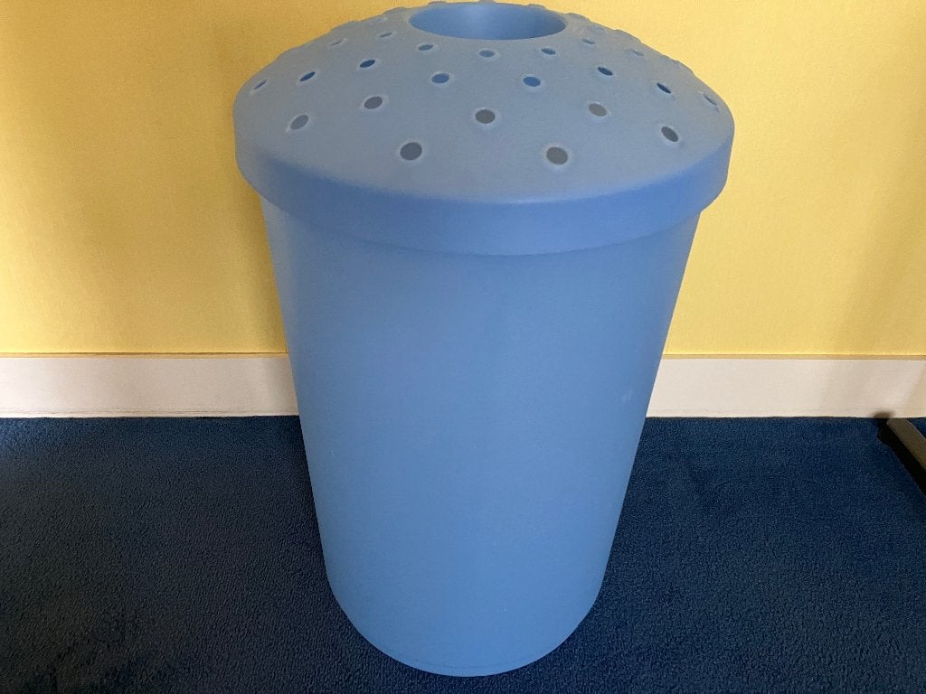 Zeer goede wasmand wasbox kunststof met deksel Curver blauw, Ophalen, Blauw, Overige merken, Zo goed als nieuw