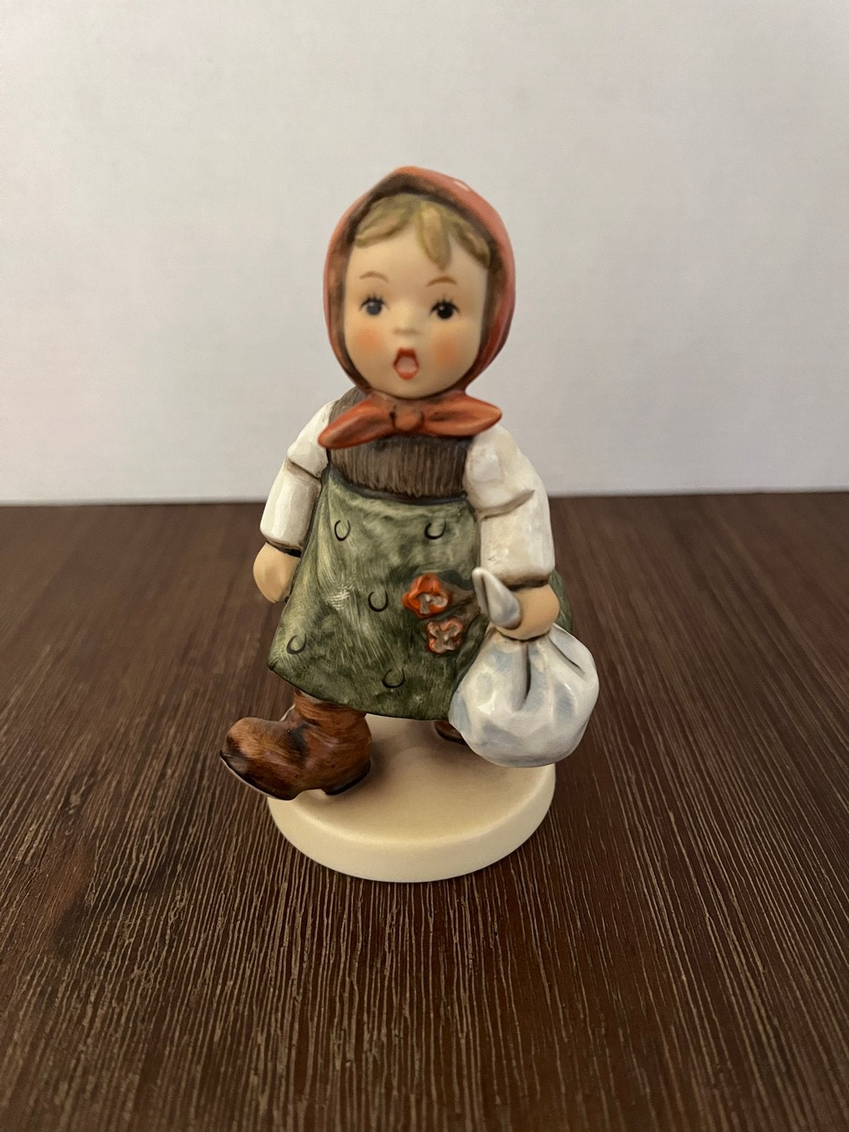 Hummel beeldje "Großmutter wartet" - Grandma's Gift, Verzamelen, Ophalen, Zo goed als nieuw, Hummel