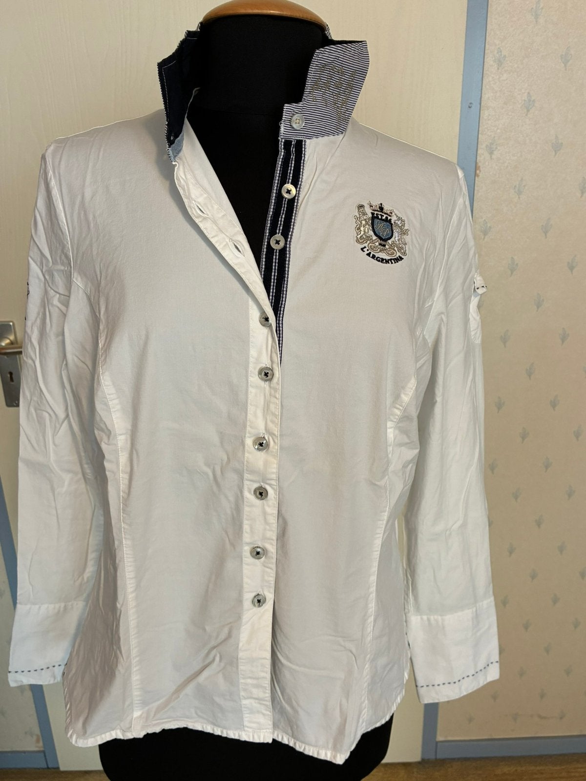 039 L’ argentina blouse in maat 46 wit met blauw accent, Kleding | Dames, Verzenden, Zo goed als nieuw, Maat 46/48 (XL) of groter