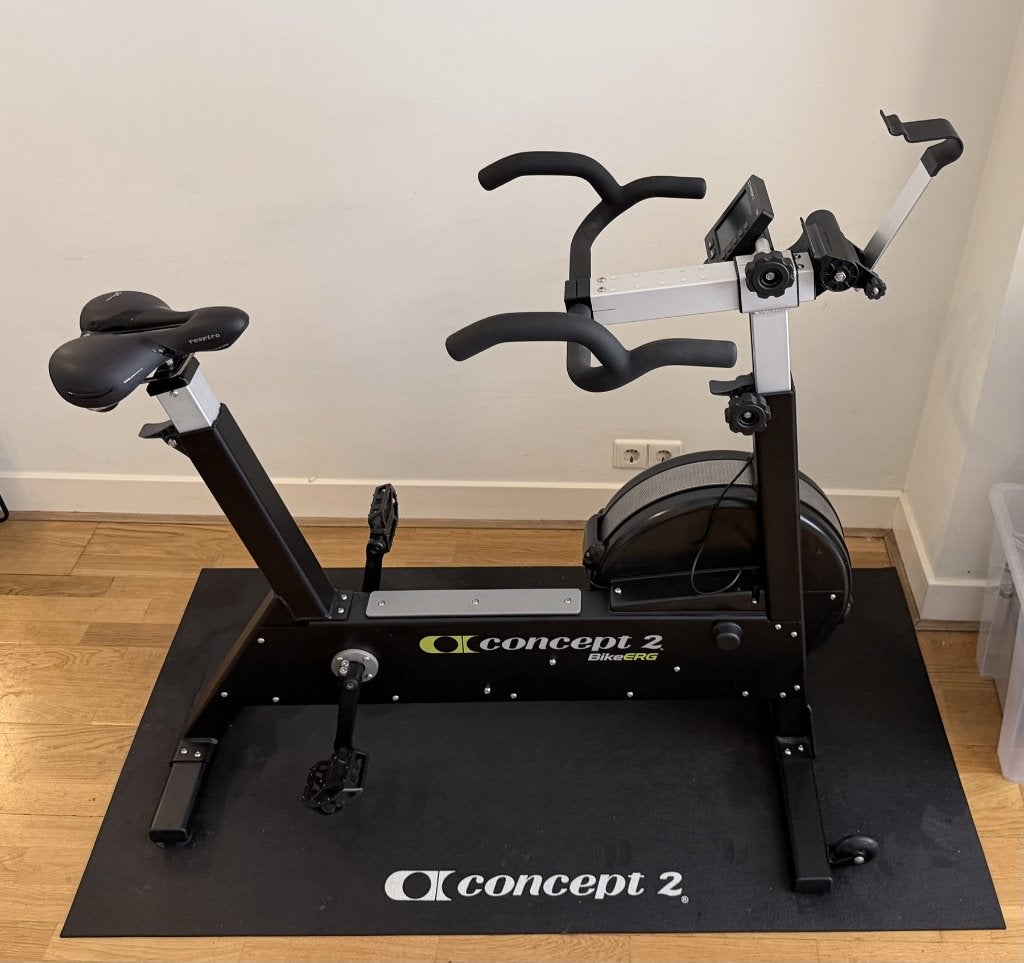Concept2 BikeErg nieuwstaat + vloermat + extra zitje, Sport en Fitness, Ophalen, Zo goed als nieuw, Metaal, Benen