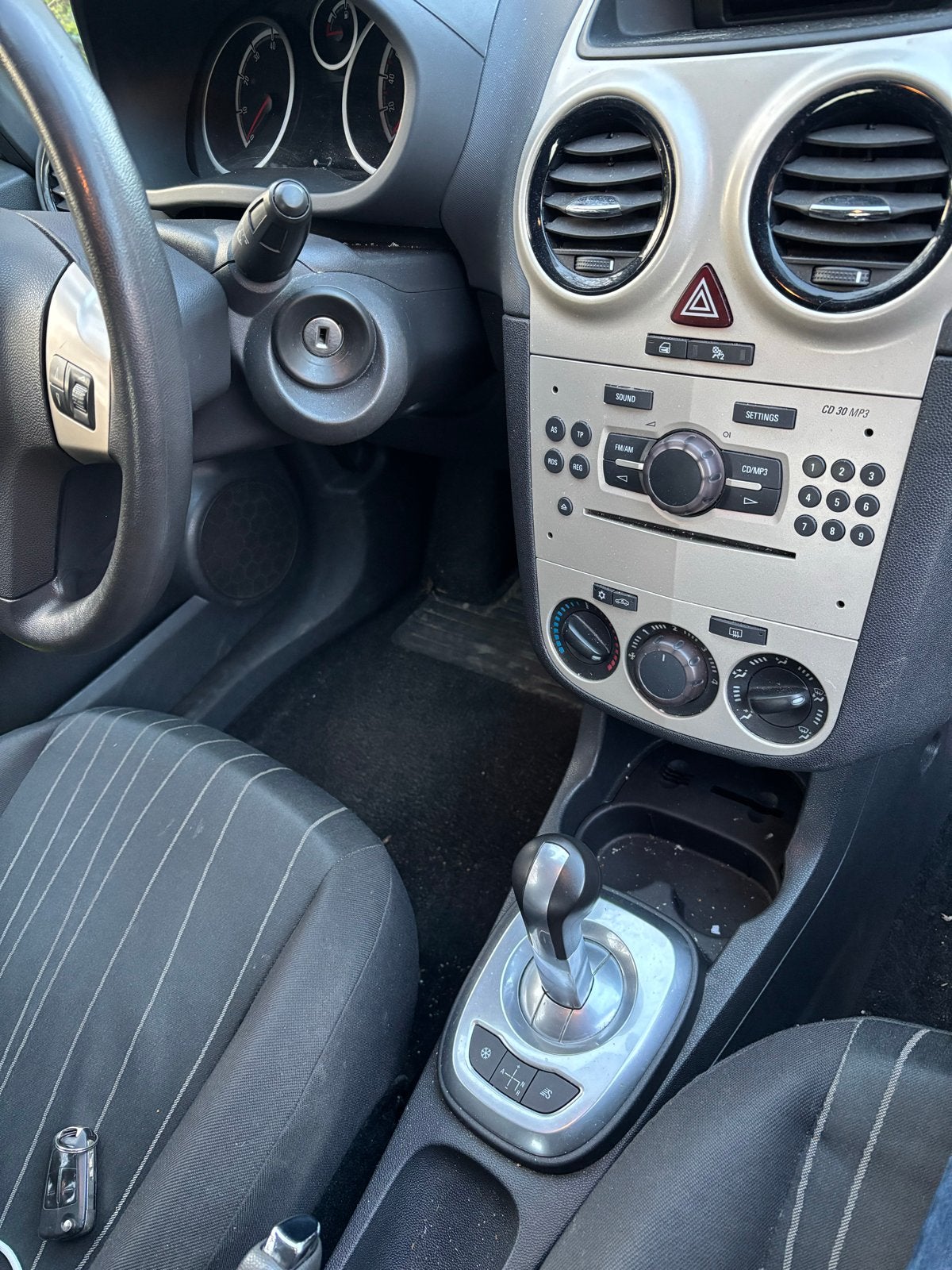 Opel Corsa 1.2 16V 3D Easytronic 2006 Beige, Auto's, Opel, 40 €/maand, 4 cilinders, 1229 cc, Beige