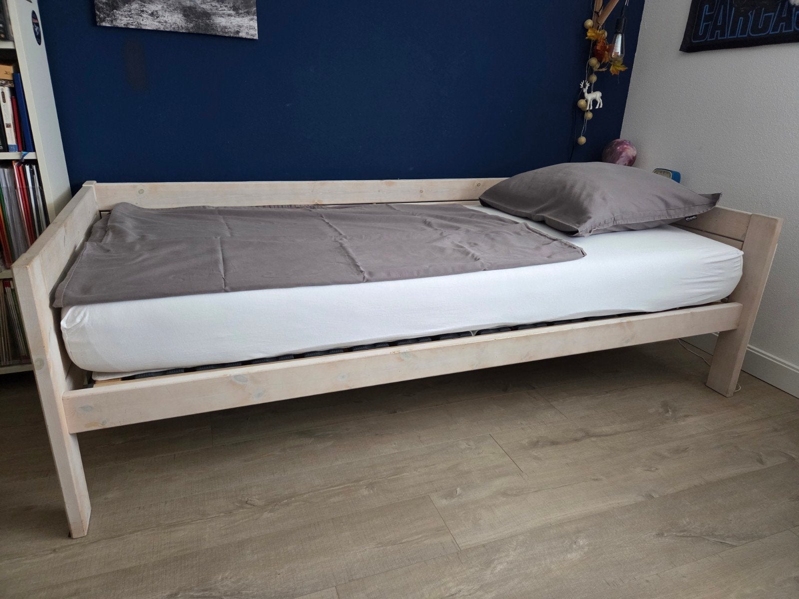 Lifetime eenpersoonsbed met lattenbodem en nachtkastje, Ophalen, Gebruikt, 90 cm, Eenpersoons
