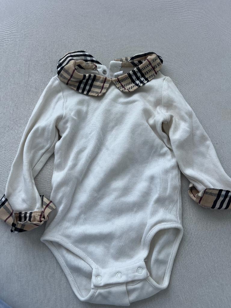 Leuke burberry romper, Nacht- of Onderkleding, Jongetje of Meisje, Ophalen of Verzenden, Zo goed als nieuw