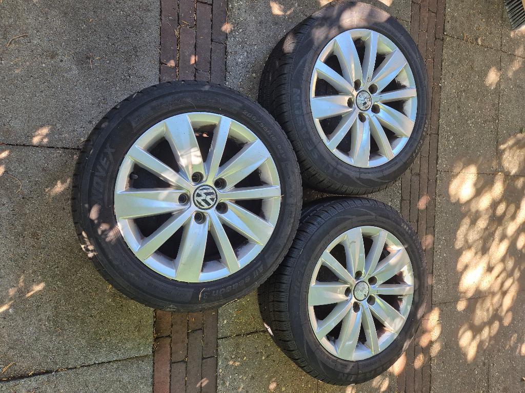 Drie lichtmetalen velgen VW met all season banden, Auto-onderdelen, Ophalen, Gebruikt