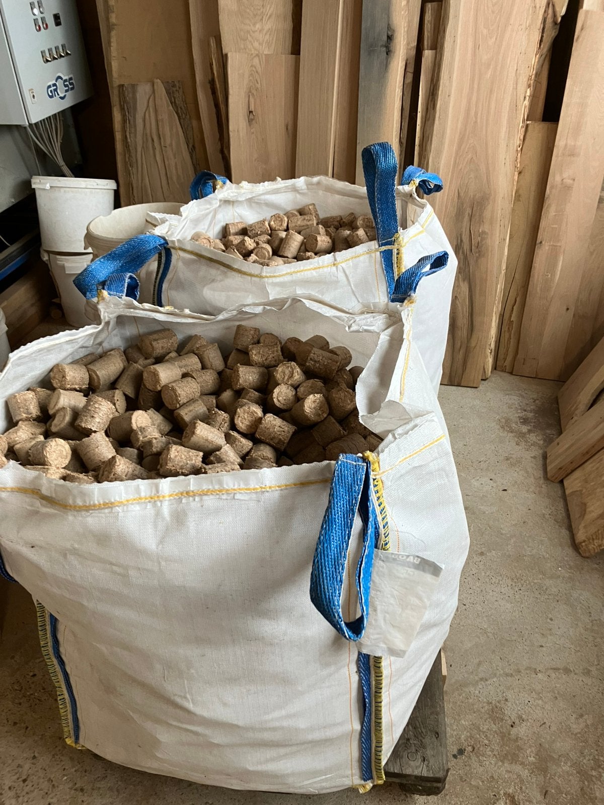 Briketten haardhout  heel droog klein zak vanaf €20.-, Minder dan 3 m³, Ophalen