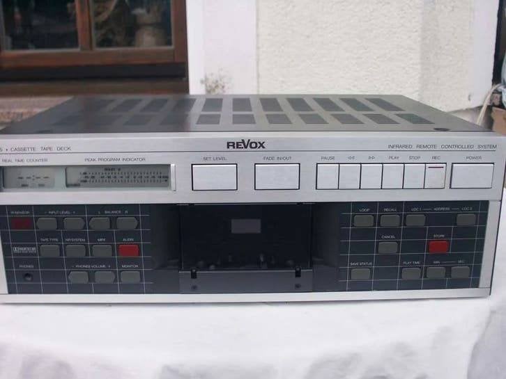 Viermotorige High-End Kassettendeck Revox B215