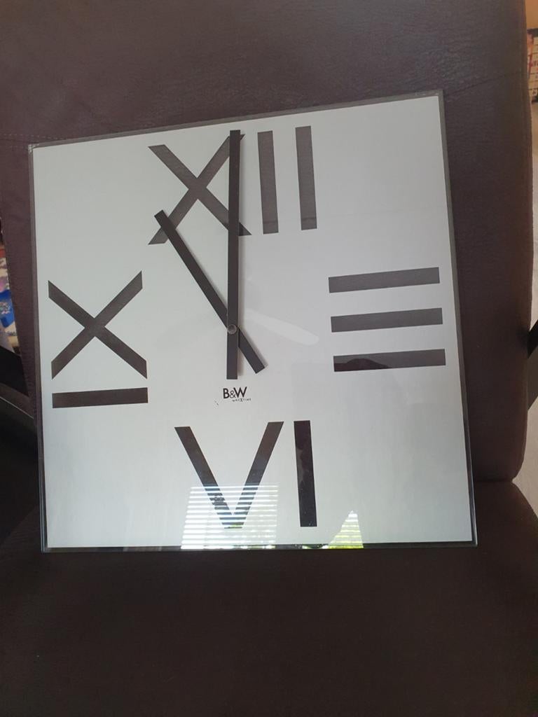 Mooie wandklok, Ophalen, Zo goed als nieuw, Digitaal, Wandklok