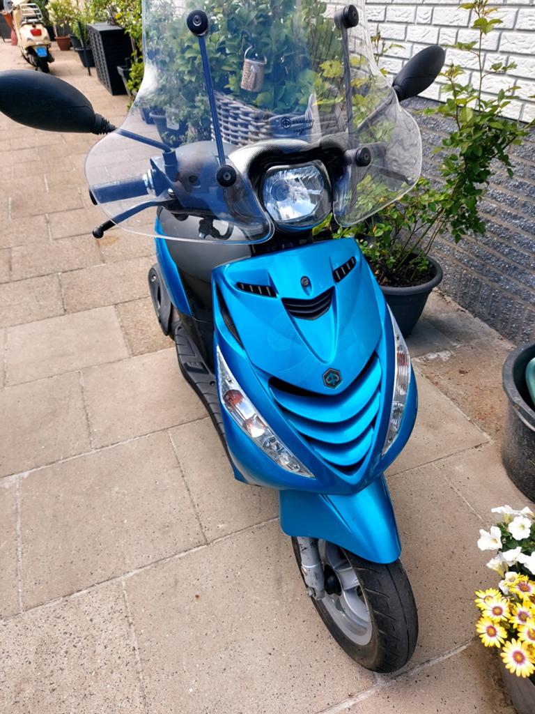Piaggio zip, Fietsen en Brommers, Snorfietsen en Snorscooters, Ophalen of Verzenden, Zo goed als nieuw, Benzine, Piaggio