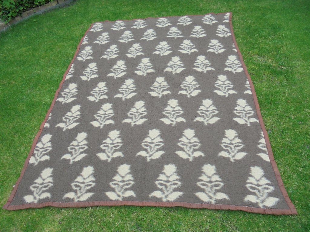 Vintage dralon deken/ sprei/ bruin/ crème, bloemetjes motief, Huis en Inrichting, Slaapkamer | Beddengoed, Gebruikt, Bruin, Overige materialen