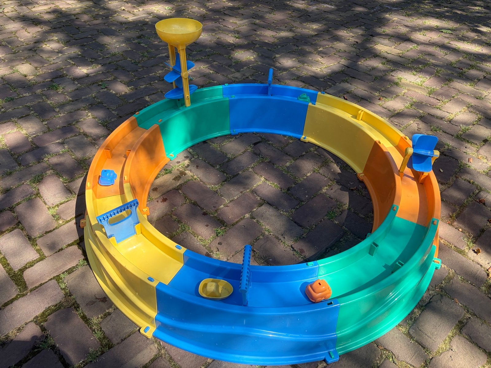 Grote zand- en watertafel voor urenlang speelplezier, Ophalen, Zo goed als nieuw