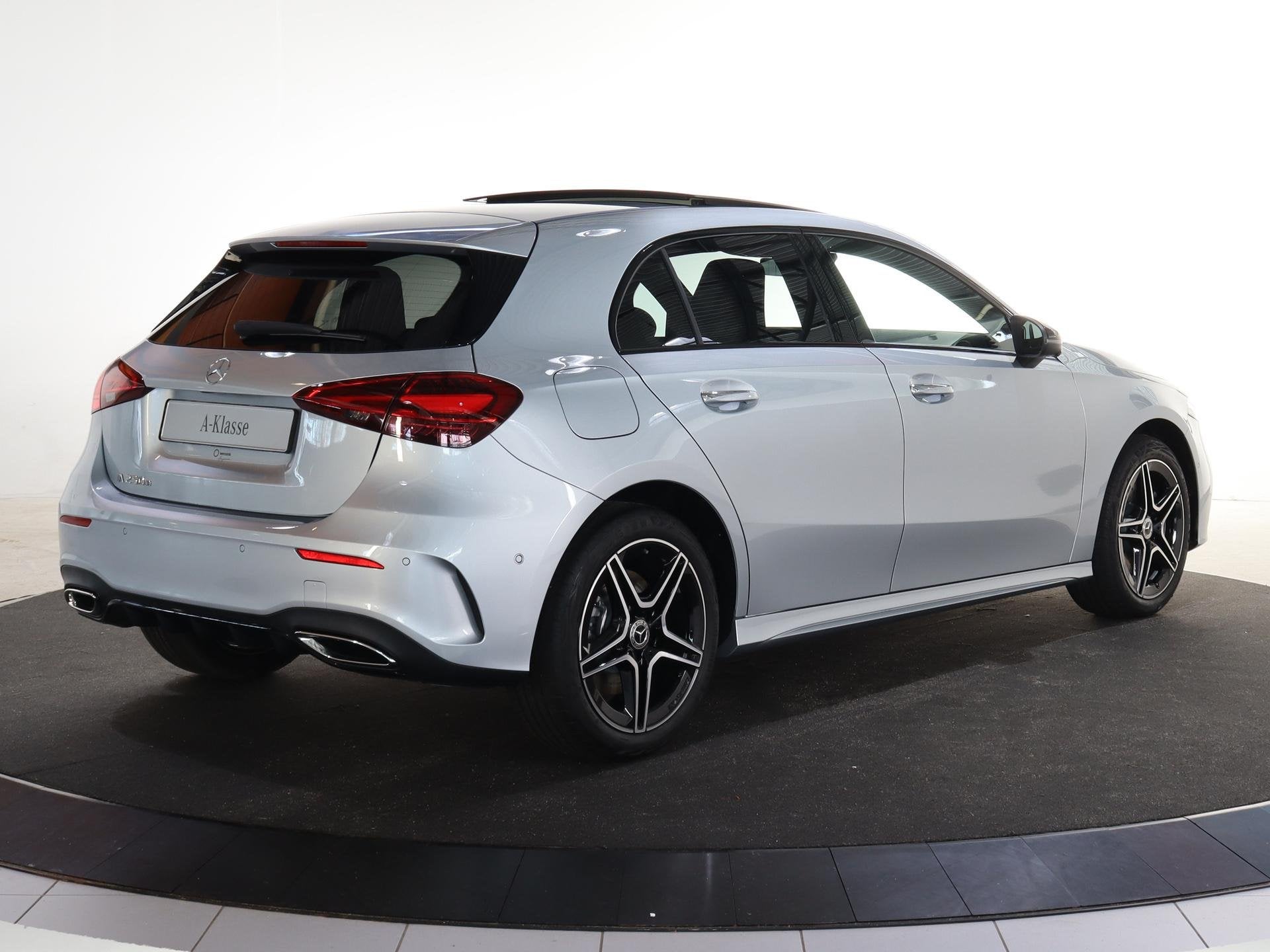 Mercedes-Benz A-klasse 250e Business Solution AMG | Panorama, Auto's, Mercedes-Benz, 4 cilinders, 163 pk, Plug-in hybride, Bedrijf