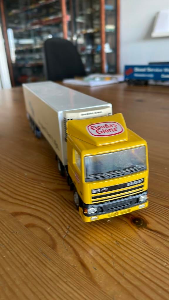 Daf 95 400 Ati truck met oplegger “Gouda’s Glorie “, Ophalen of Verzenden, Gebruikt, Bus of Vrachtwagen, Lion Toys