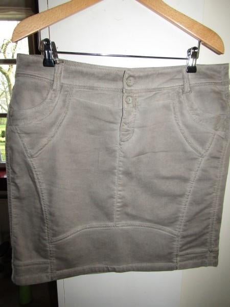 F1521 Dreamstar mt 44 nieuw rok donkerbeige grijs stretch, Kleding | Dames, Rokken, Dreamstar, Verzenden, Beige, Maat 42/44 (L)