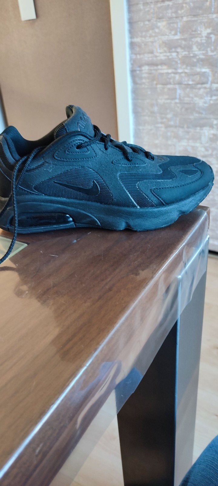 te koop: Nike Air Max 200 Zwarte Sneakers Maat 37.5, Sport en Fitness, Ophalen of Verzenden, Gebruikt, Schoenen