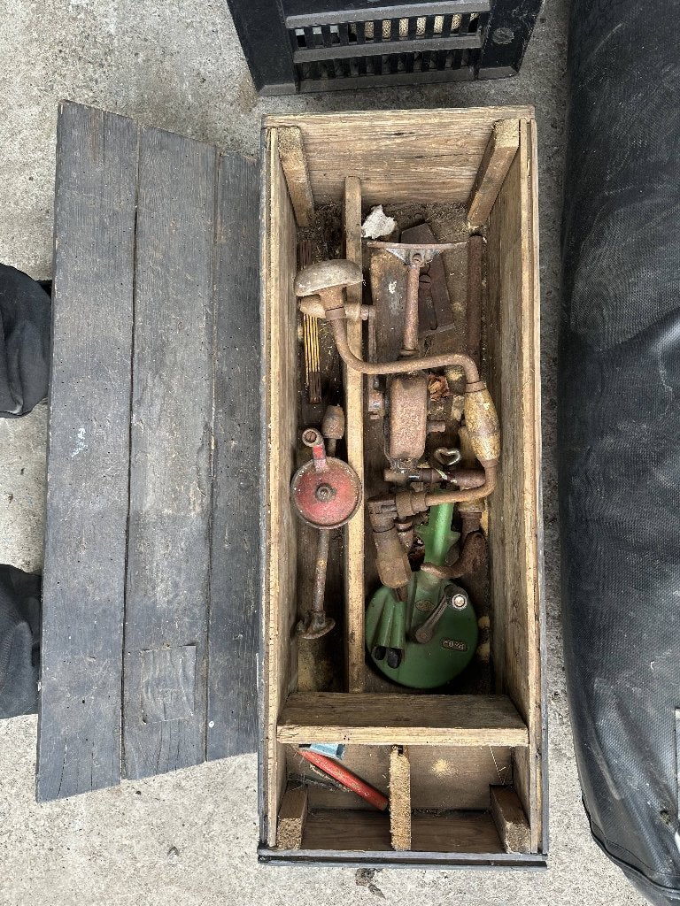 Antiek gereedschap, Ophalen