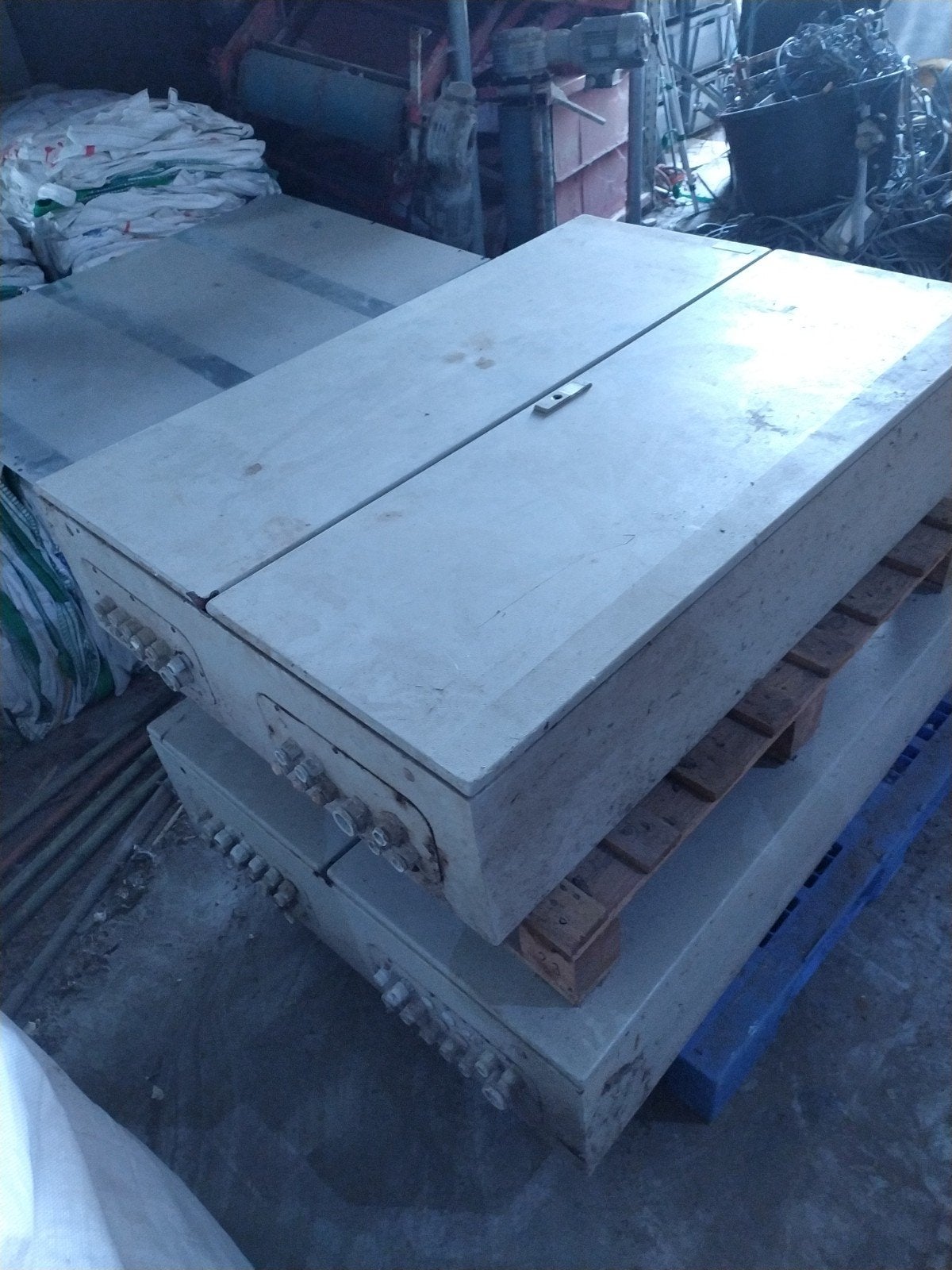 Elektrakast 100x140x30cm met achterplaat (2 stuks), Ophalen of Verzenden, Gebruikt, Overige typen