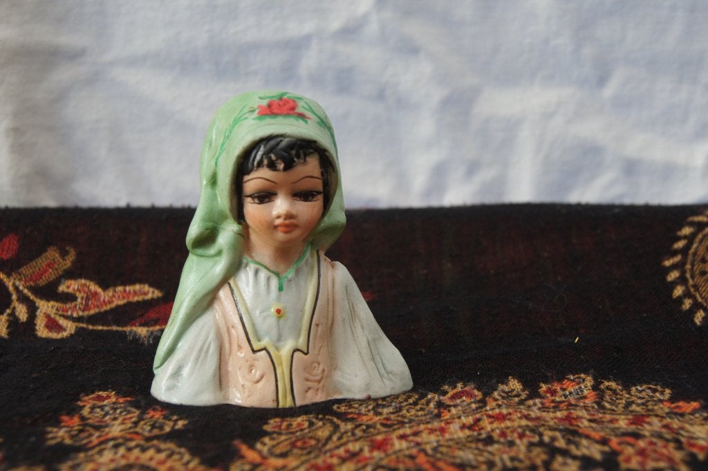 Buste van vrouw met hoofddoek, Antiek en Kunst, Ophalen of Verzenden, Hout, Buste
