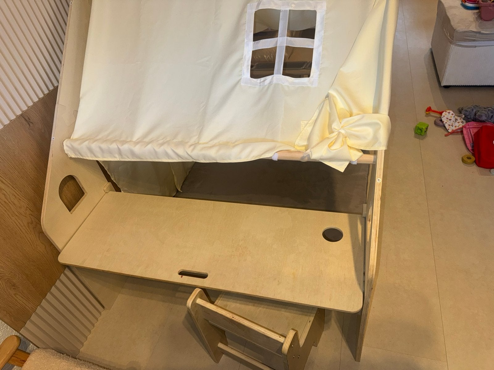 COSTWAY 6-in-1 Houten Kindertent Speelhuis met Tafel, Ophalen, Gebruikt, Hout