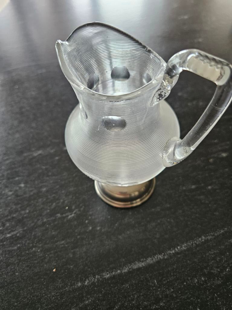 Glazen melkkannetje op zilveren voet, Antiek en Kunst, Ophalen of Verzenden