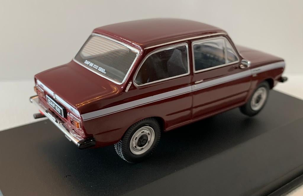 Lagamo 1:43 DAF 66 1300 Marathon sedan donkerrood met zilver, Hobby en Vrije tijd, Modelauto's | 1:43, Overige merken, -, Nieuw