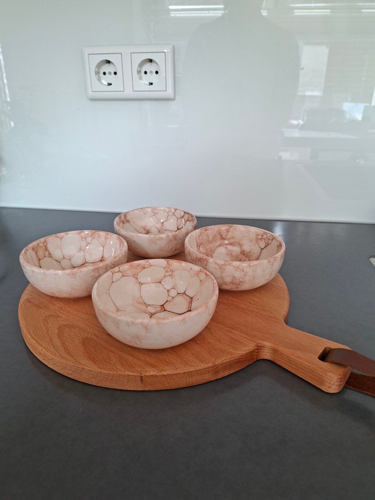 Borrelplank met 4 keramische schaaltjes, Porselein of Keramiek, Schaal, Rond, Nieuw