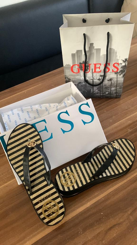 Nieuw in doos Guess slippers Enzy maat 38, Kleding | Dames, Schoenen, Ophalen of Verzenden, Nieuw
