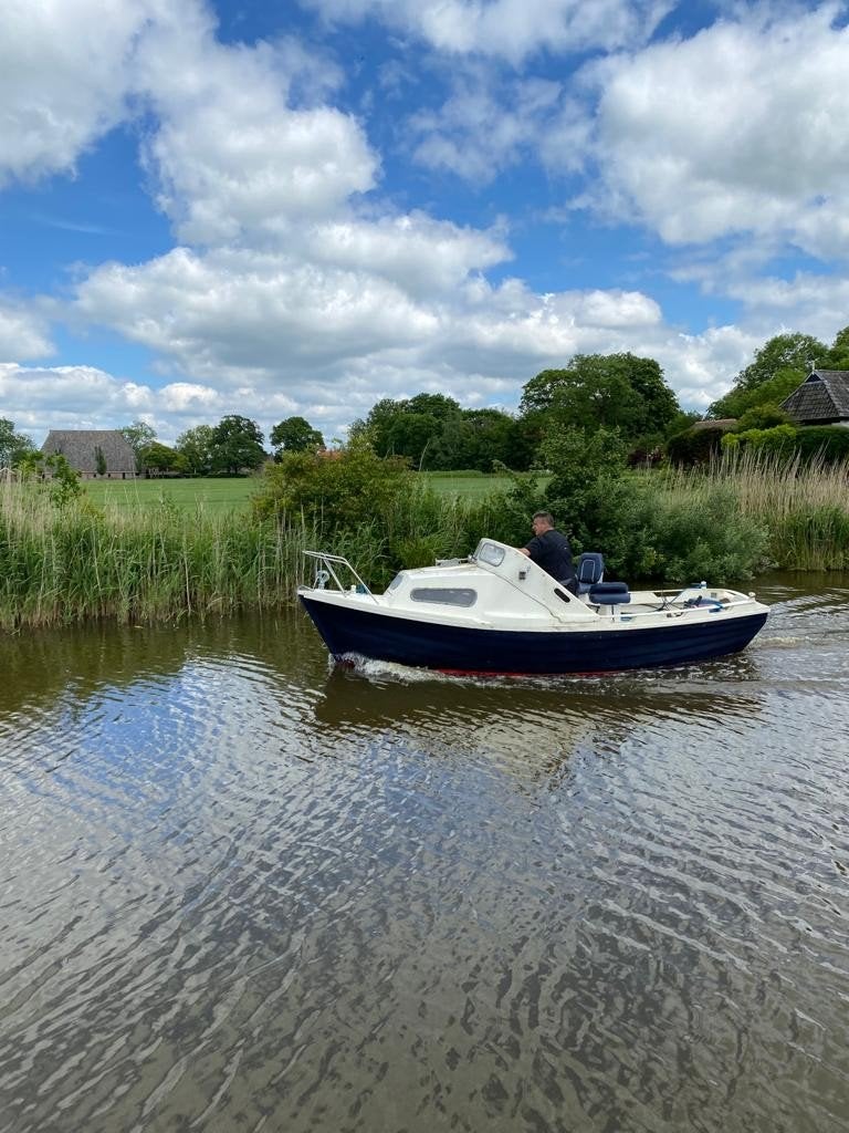 Engels Vissersbootje met kajuit en buitenboordmotor, Overige merken, Gebruikt, Afdekzeil, Buitenboordmotor