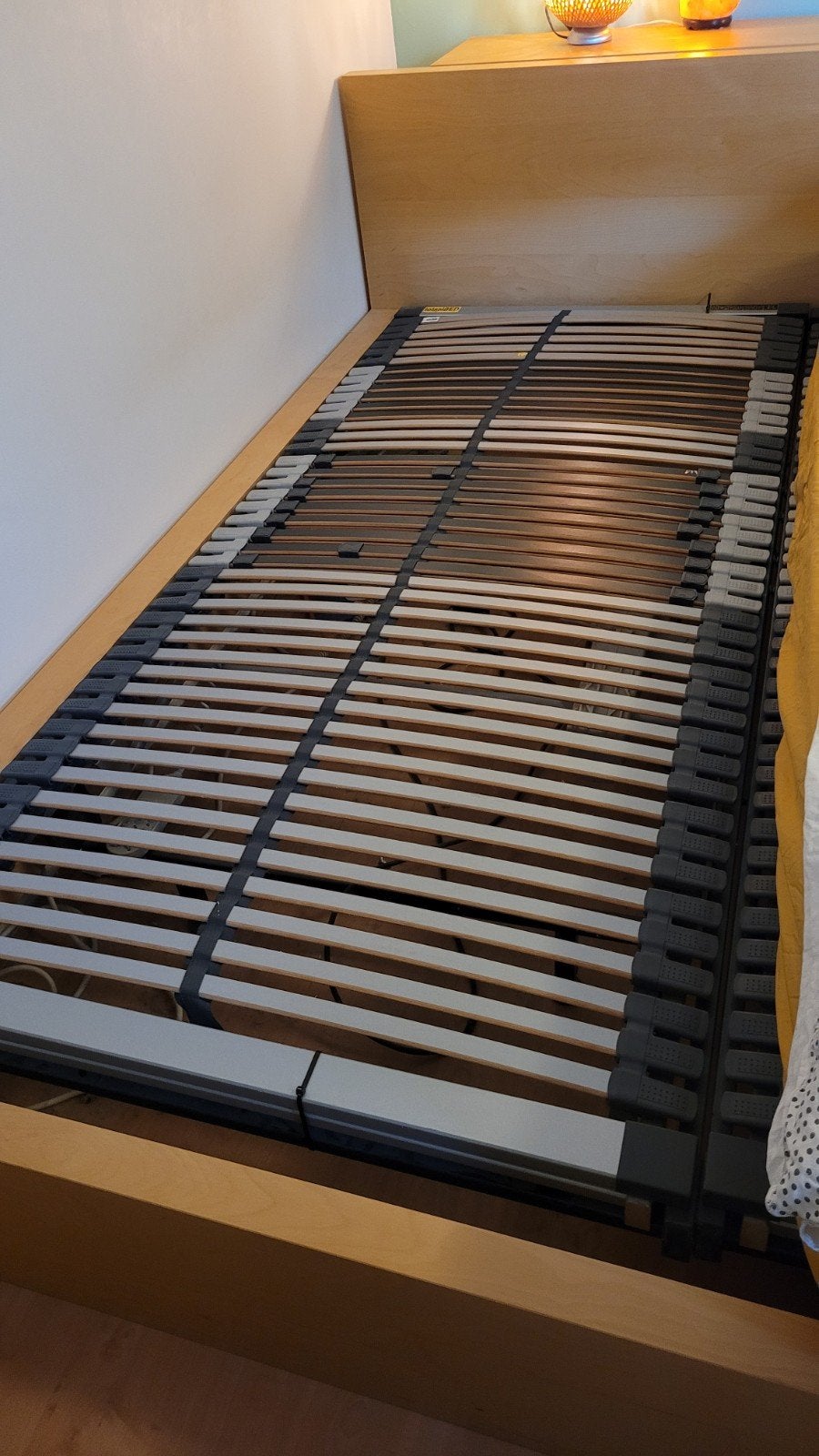 Foto 7 van Ikea Malm tweepersoonsbed met uitschuifbaar hoofdeinde