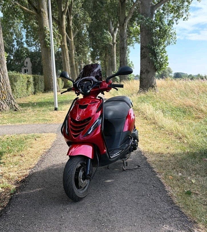 Piaggio zip | Candy red | Brom | 2017 | Full option!, Maximaal 45 km/u, Zip, Ophalen of Verzenden, Zo goed als nieuw