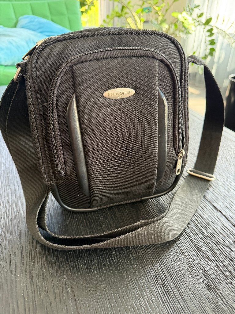Samsonite schoudertasje zwart | 21b x 23h | in prima staat, Ophalen, Gebruikt, Zwart, Schoudertasje