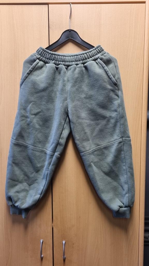 Leuke groene Zara trainingsbroek maat 116, Broek, Gebruikt, Jongen of Meisje, Ophalen of Verzenden