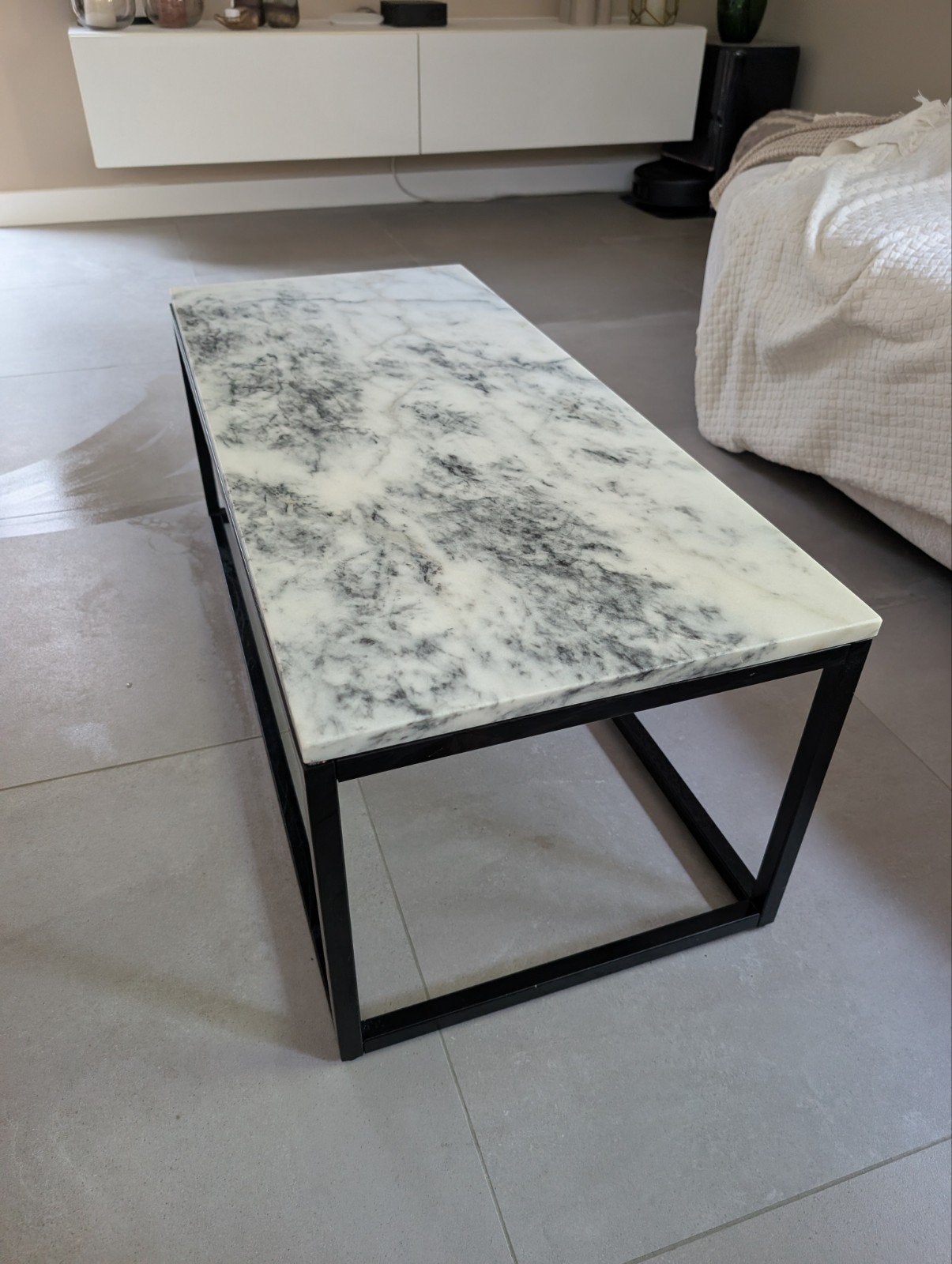 Marmeren salontafel wit/grijs met zwart stalen onderstel, Ophalen, Minder dan 50 cm, Gebruikt, 50 tot 100 cm
