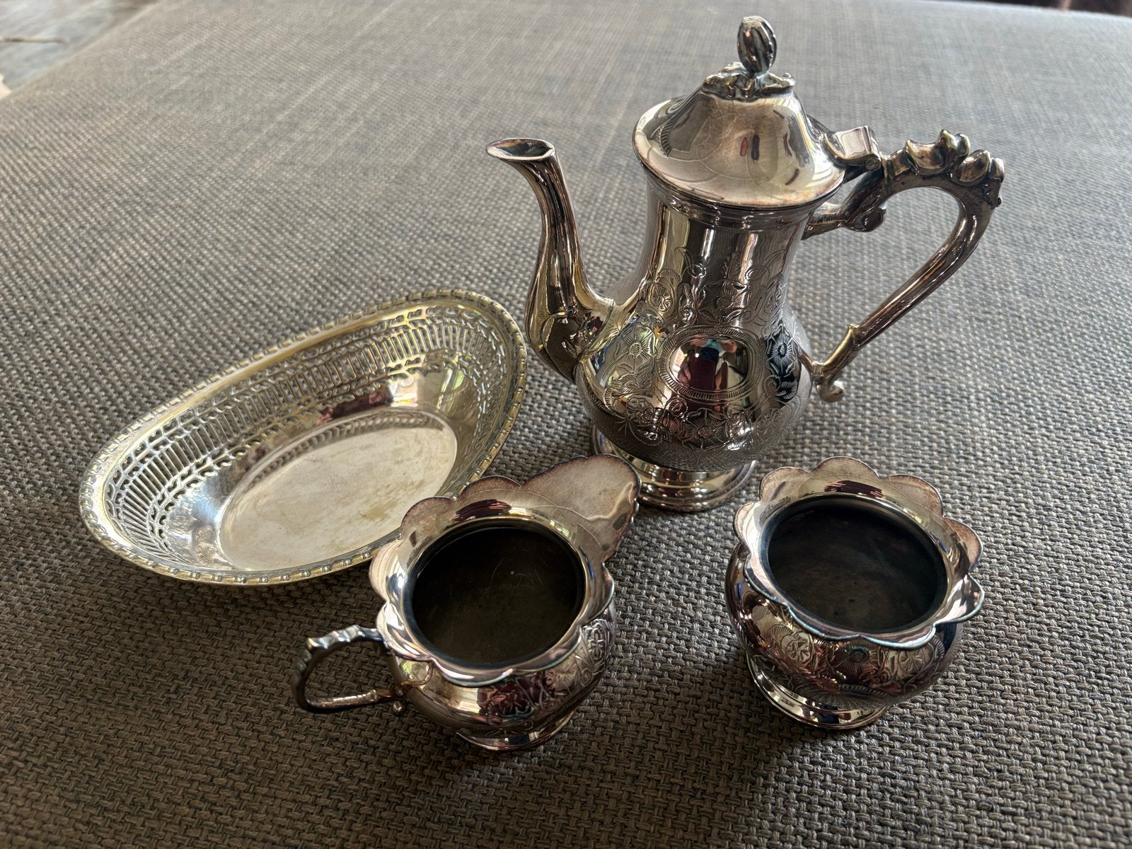 Verzilverde theeset en mandje - op te poetsen, Antiek en Kunst, Ophalen, Zilver