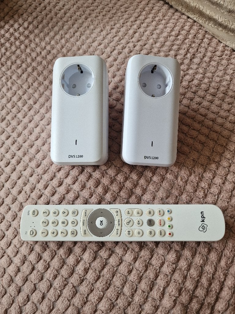 KPN Wifi versterker adapters + evt afstandsbediening, Ophalen, Gebruikt