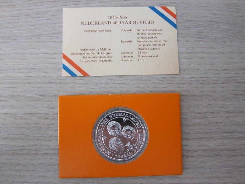 gedenkpenning Nederland 40 jaar bevrijd, Postzegels en Munten, Ophalen of Verzenden, Zilver, Nederland