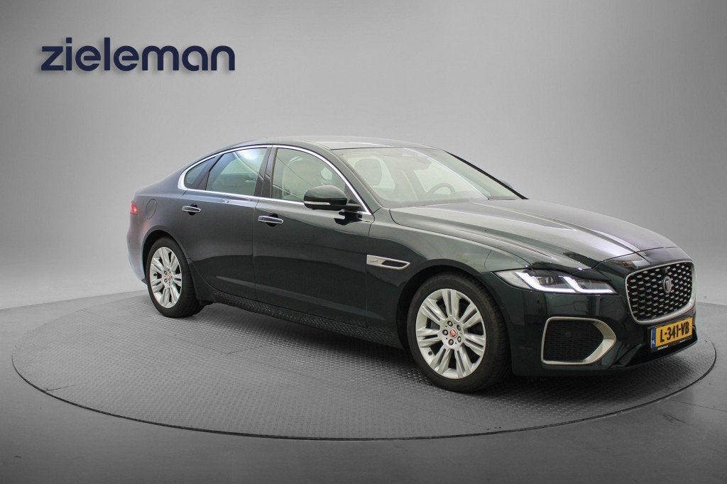Jaguar XF Sedan 2.0 D200 R-Dynamic S Automaat -  Digitaal Co, Auto's, Gebruikt, 4 cilinders, USB, Bedrijf