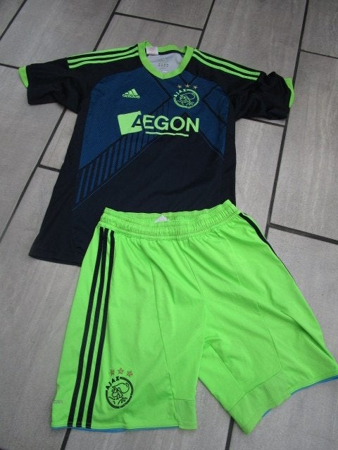 Ajax uitset, Adidas, valt als M, Aegon, Maat M, Ophalen, Zo goed als nieuw, Set