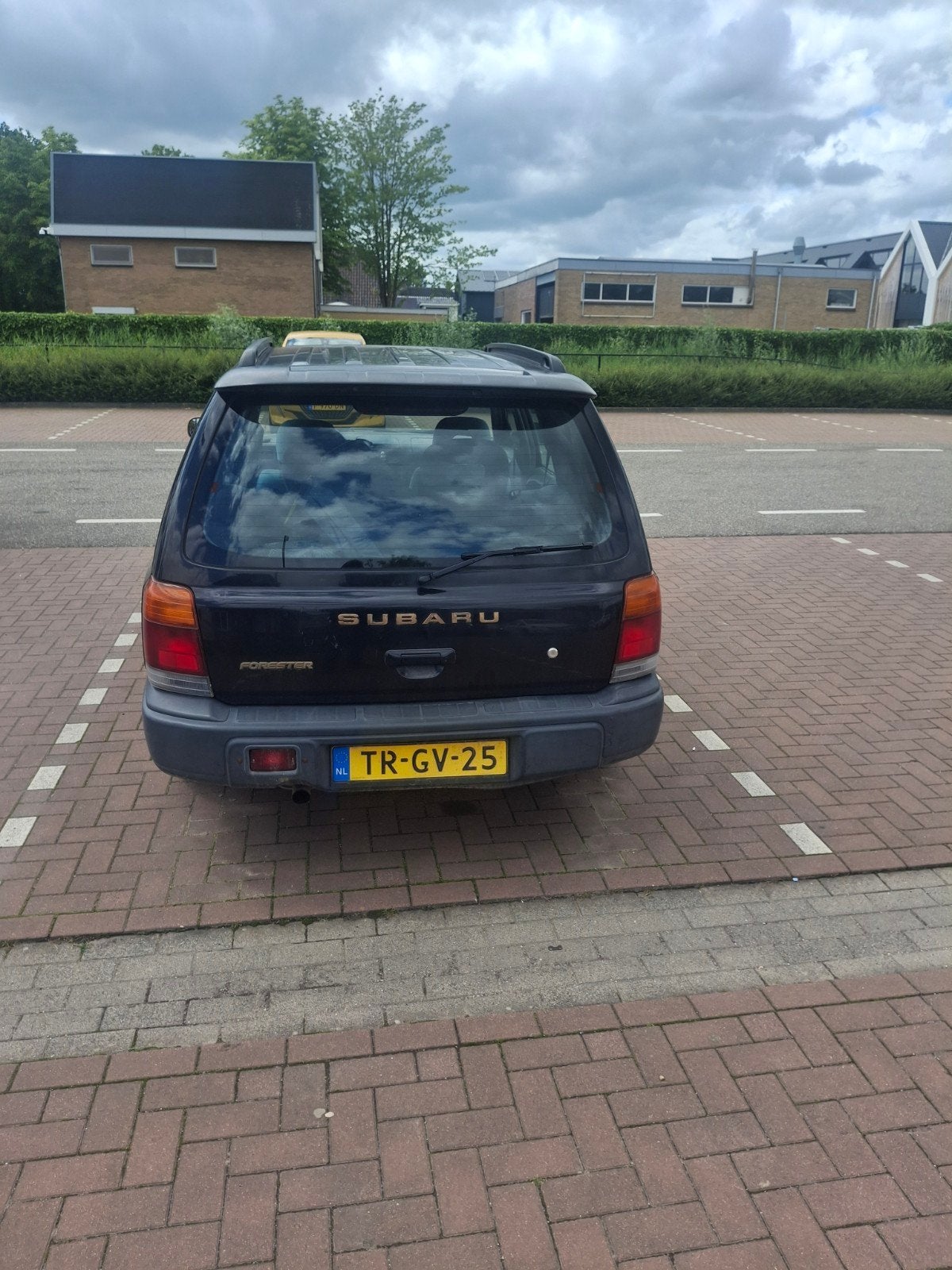 Subaru Forester 2.0 92KW 1998 Zwart, Auto's, Subaru, 1994 cc, 125 pk, 1280 kg, 4 cilinders