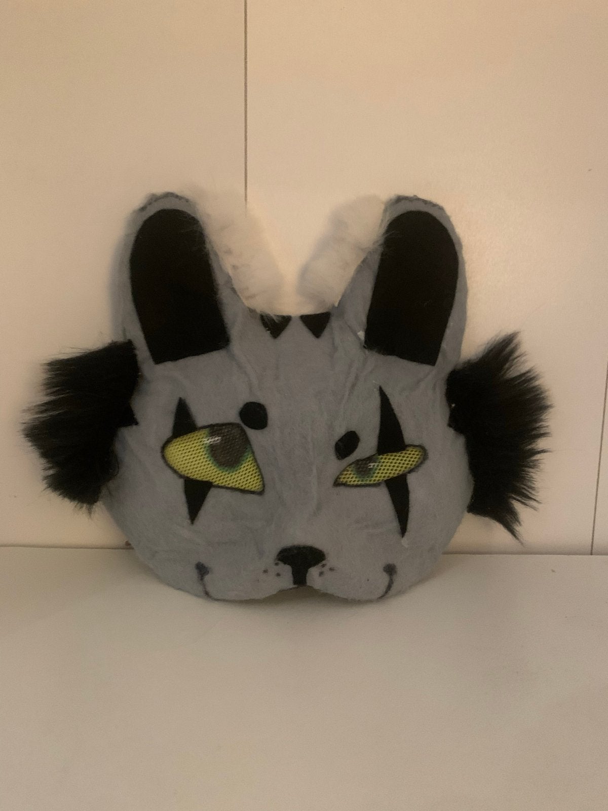 Grijze Fursuit Masker - Uniek Handgemaakt Kostuum, Ophalen of Verzenden, Gebruikt, Toneelattributen of Onderdelen