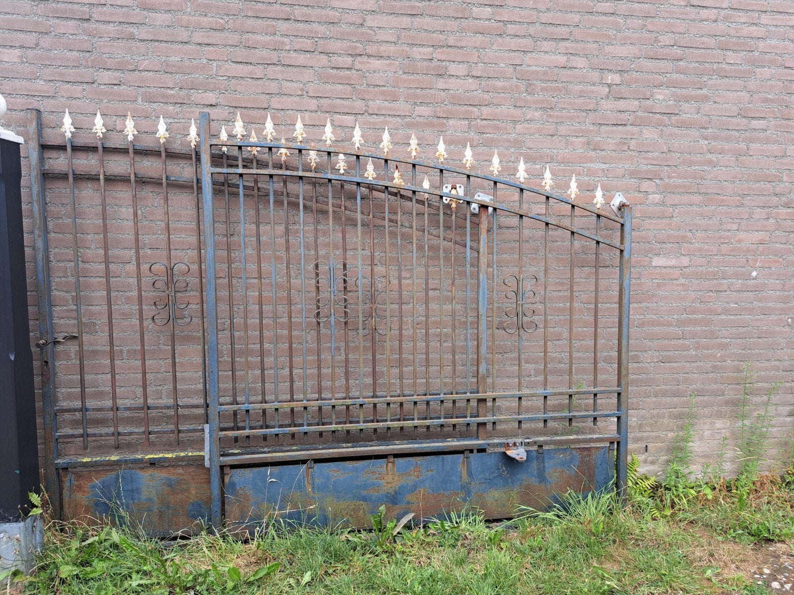 Set van 2 gebruikte ijzeren poorten, 2m per poort, Tuin en Terras, Tuinpoorten, Ophalen, Gebruikt, 200 cm of meer, IJzer