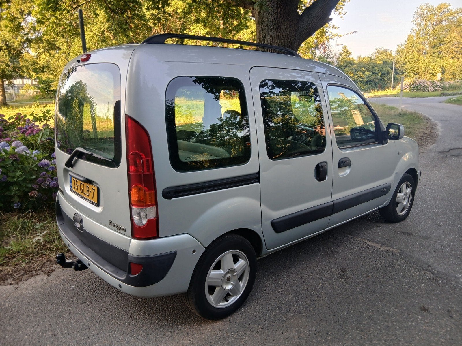 Kangoo Automaat 1.6i 16V 2X Schuifdeur Airco Trekhaak Nw Apk, Auto's, Stof, 4 cilinders, Parkeersensor, Particulier
