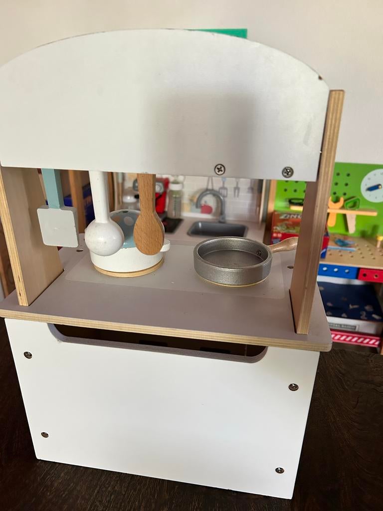 Keukentje van Petite Amélie met accessoires, Kinderen en Baby's, Speelgoed | Speelkeukens, Gebruikt, Speelkeuken, Hout, Ophalen